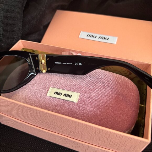 Viral Miu Miu Black Cat-Eye Sunglasses main image 11
